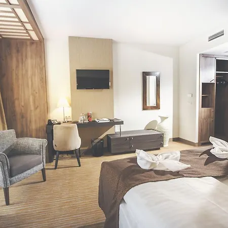 Caramell Premium Superior Hotel Buk
